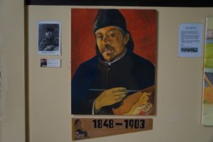 Selbstporträt von Paul Gauguin in einer Ausstellung auf Hiva Oa
