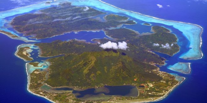 Blick auf die Huahine Insel
