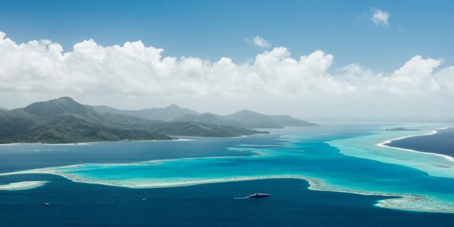 Blick auf Raiatea in Französisch Polynesien